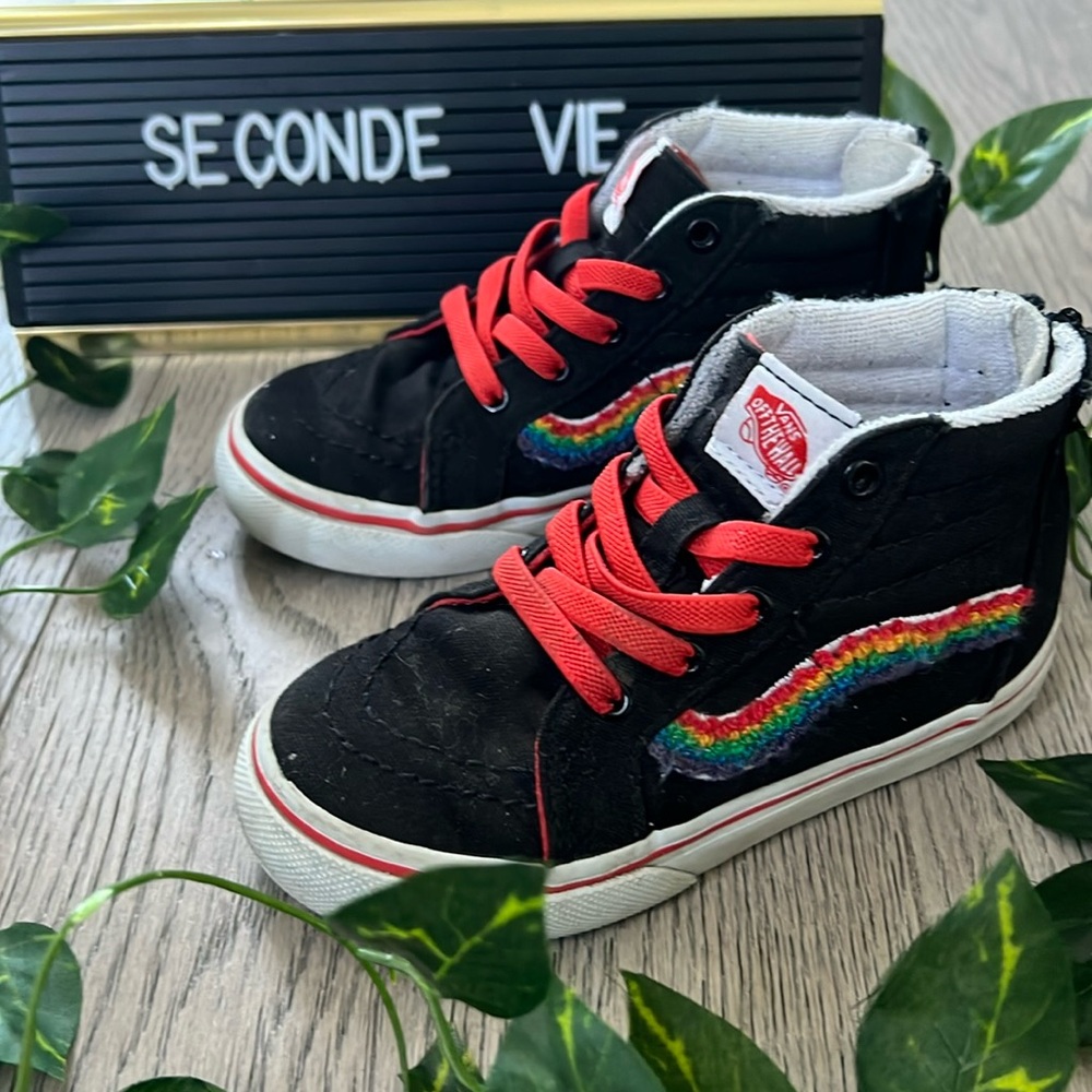 Kids Vans high top sneaker with rainbow detail